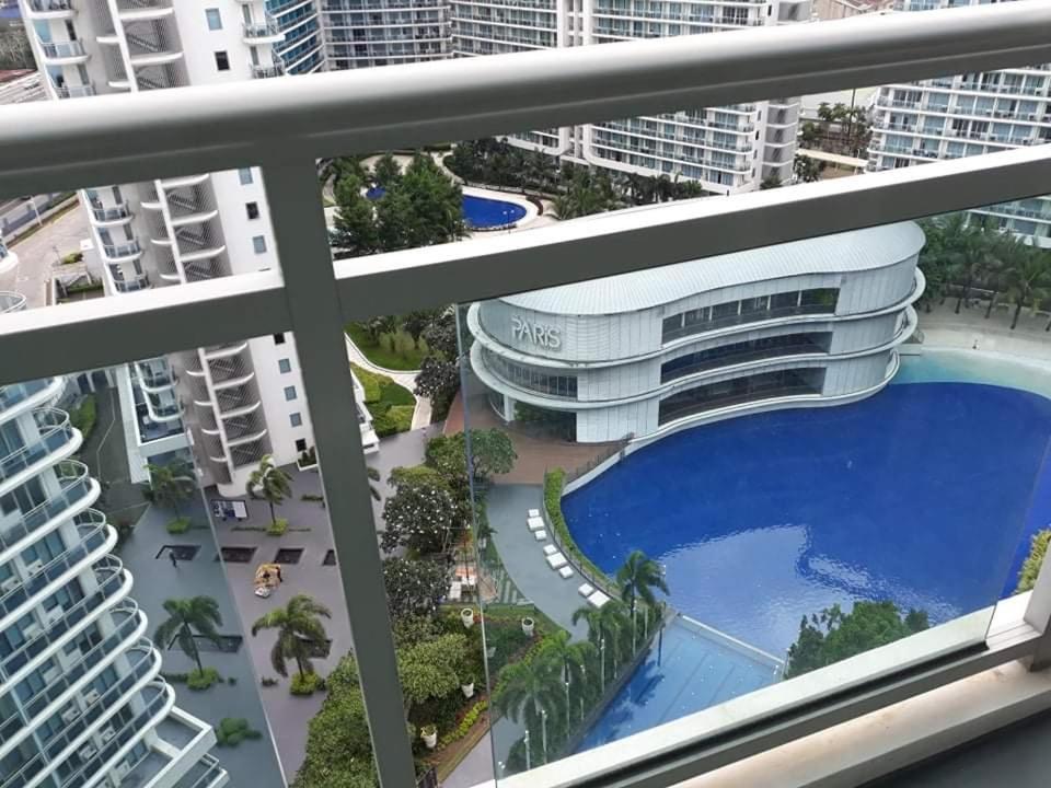 Azure South - Wave Pool - Heart Of The City Paranaque City Extérieur photo