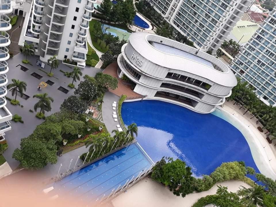 Azure South - Wave Pool - Heart Of The City Paranaque City Extérieur photo